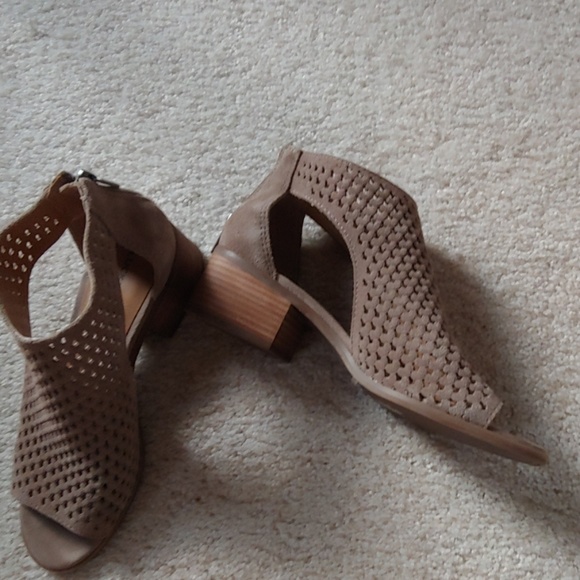 Shoes - Picture 2 of 6